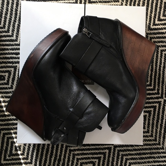 Dolce Vita Shoes - Gorgeous Dolce Vita Black Leather Ankle Boots